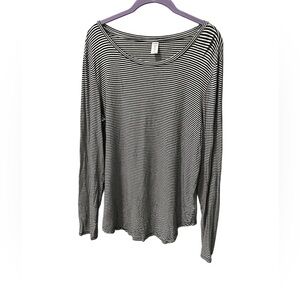 Old Navy Luxe Black and White Striped Long Sleeved Tee